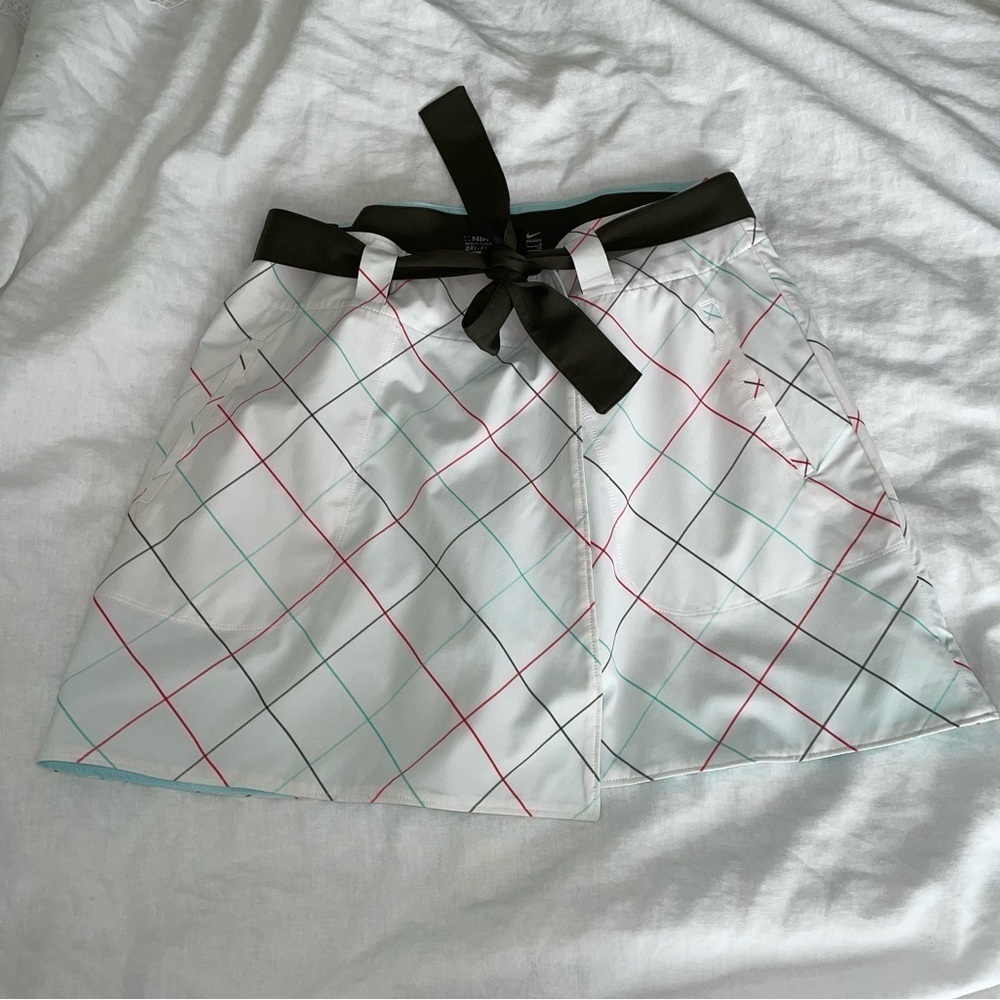 Nike Golf Tour Sz 8 Performance dri-fit skort skirt window panes White